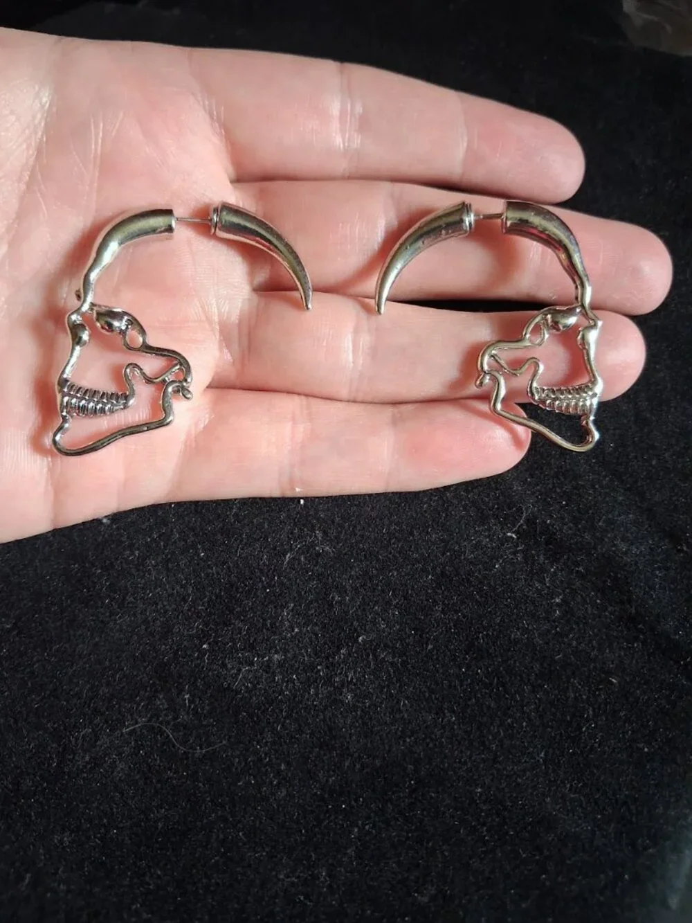 Skull earrings